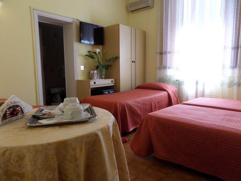 Hotel Delizia Genovese Montecatini Terme Cameră foto