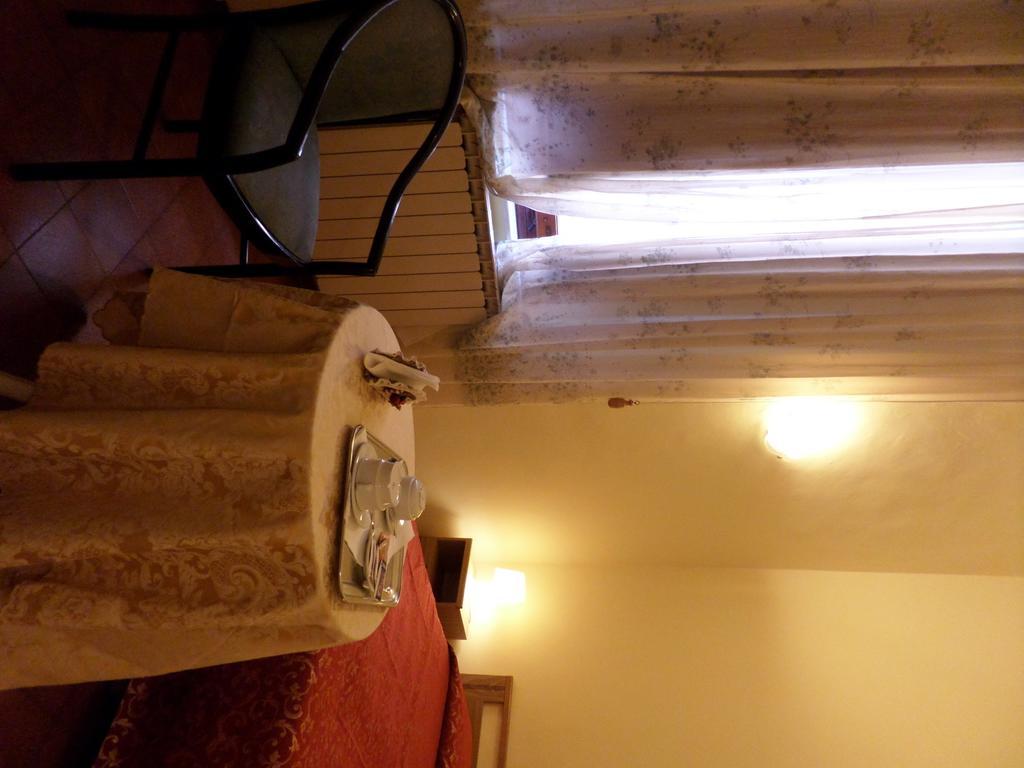 Hotel Delizia Genovese Montecatini Terme Cameră foto
