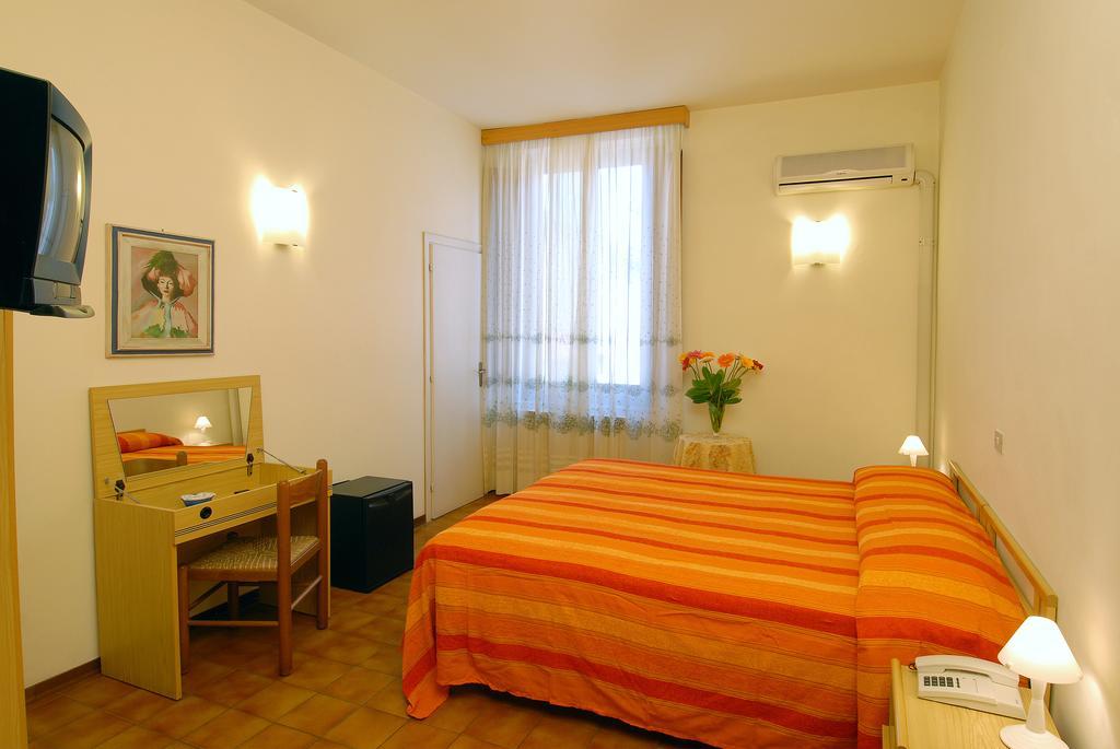 Hotel Delizia Genovese Montecatini Terme Cameră foto
